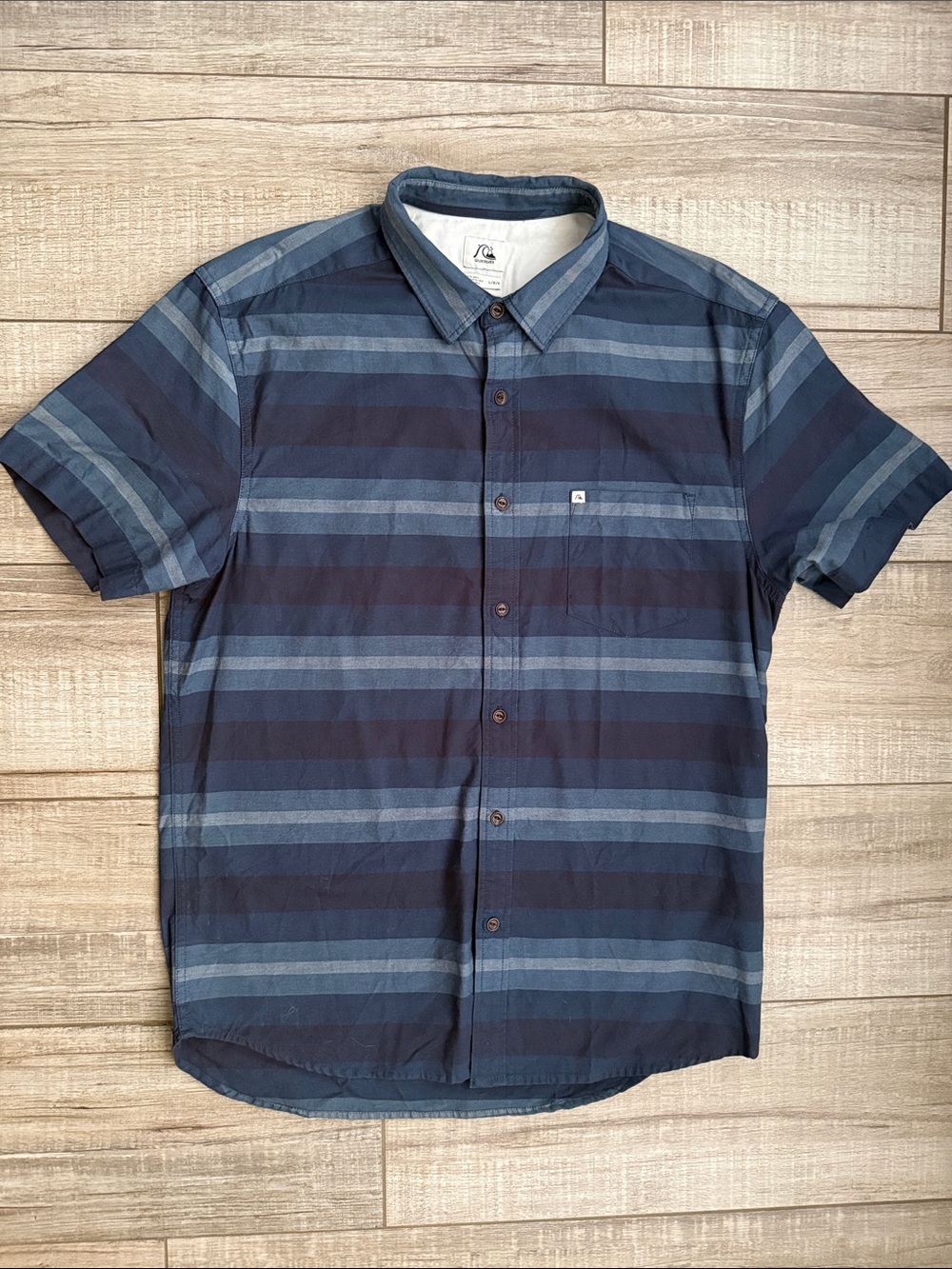 Quiksilver Men’s Large Blue Striped Short Sleeve Surf Button Up Shirt